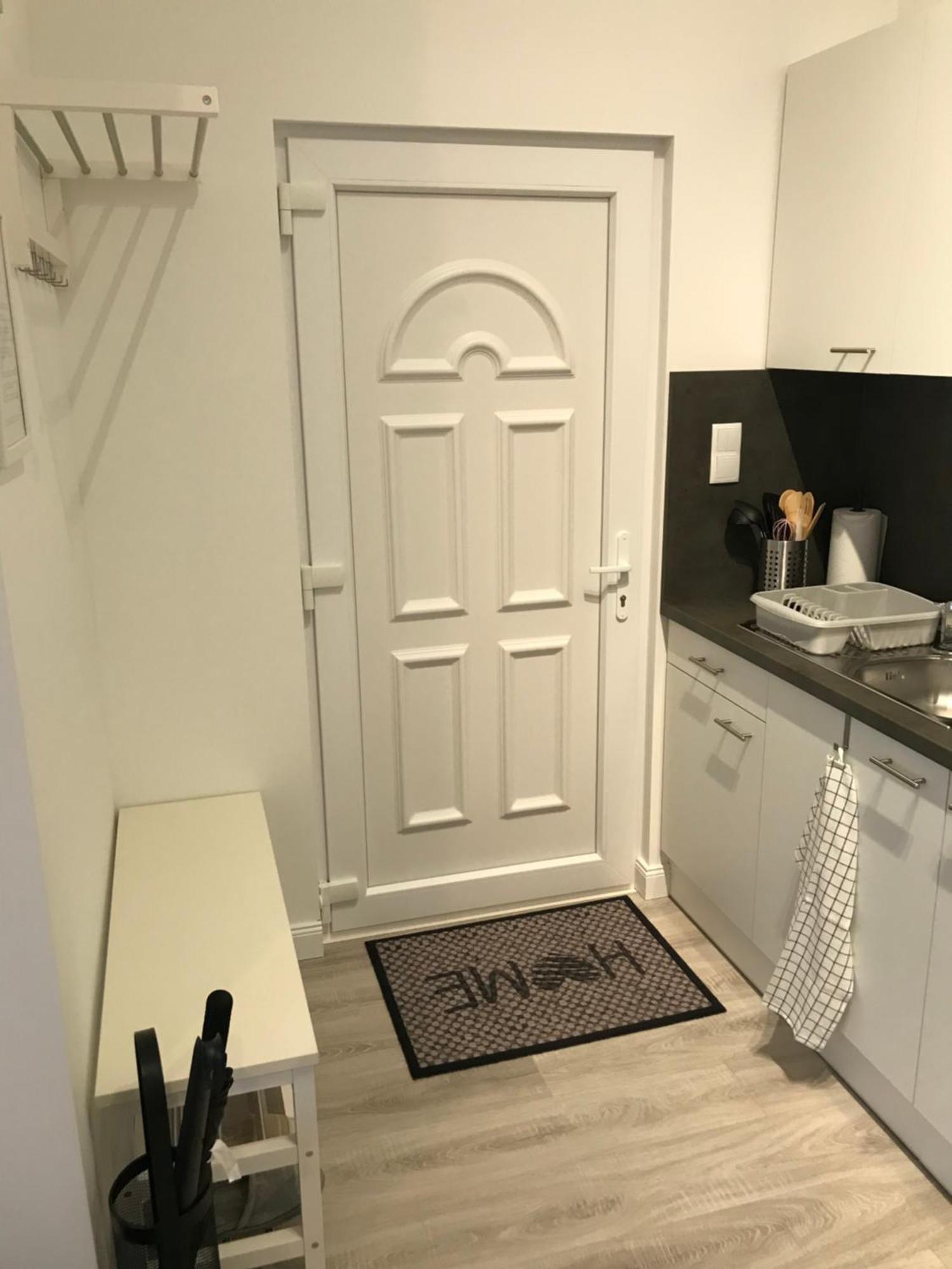 A Lovley Newly Decorated Fully Equipped Walking Distance To The Park Where Will Find The World Famous Szechenyi Thermal Bath Spa, Museums , And The Capital Circus , Ac, Smart Tv, High Speed Internet *