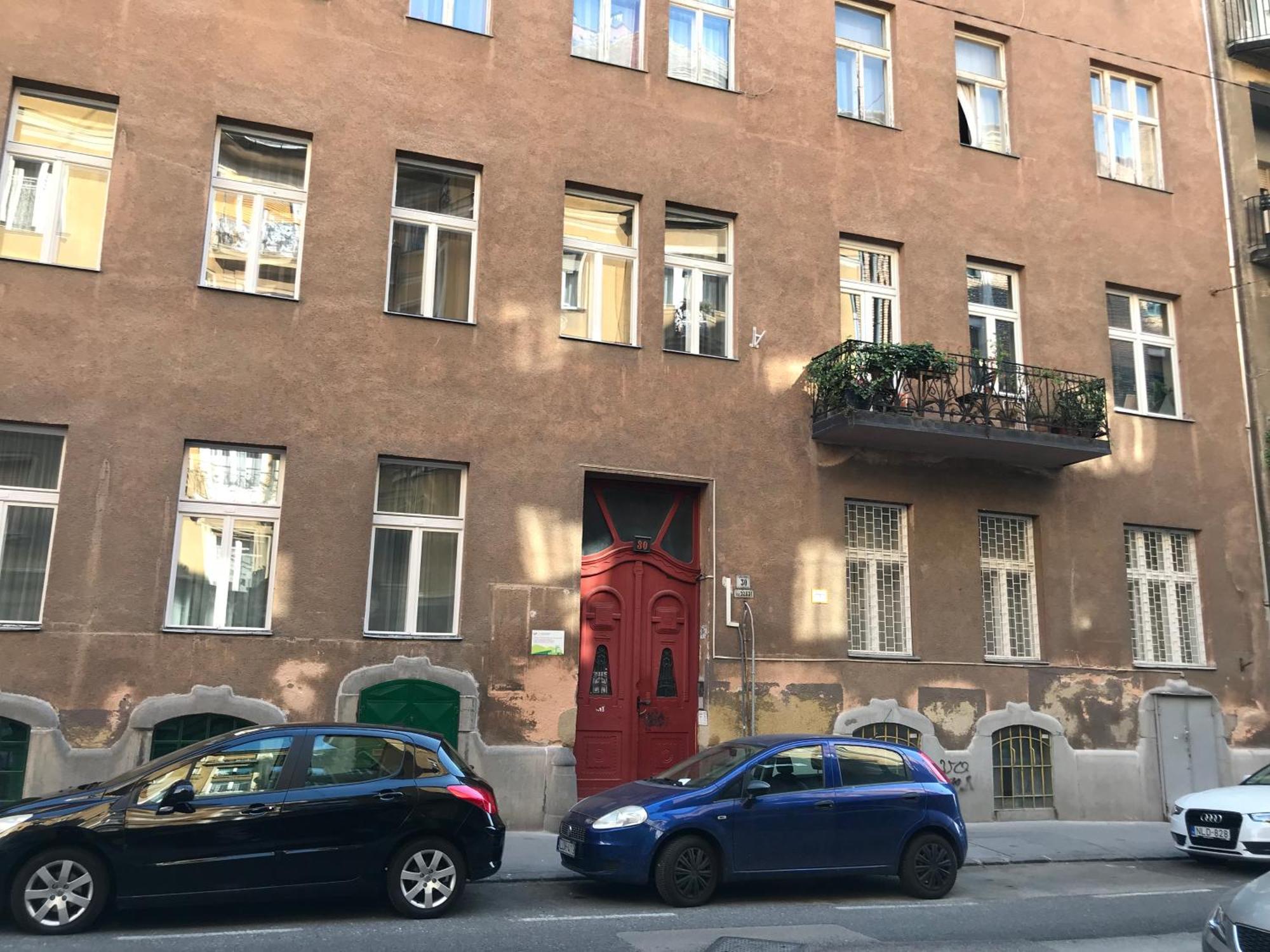 Apartamento A Lovley Newly Decorated Fully Equipped Walking Distance To The Park Where Will Find The World Famous Szechenyi Thermal Bath Spa, Museums , And The Capital Circus , Ac, Smart Tv, High Speed Internet Budapest