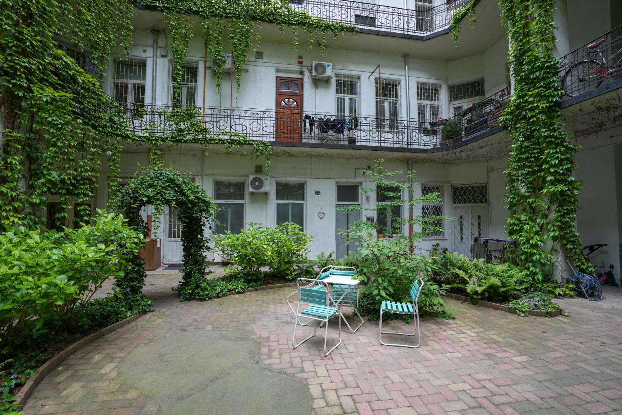 A Lovley Newly Decorated Fully Equipped Walking Distance To The Park Where Will Find The World Famous Szechenyi Thermal Bath Spa, Museums , And The Capital Circus , Ac, Smart Tv, High Speed Internet * Budapeste