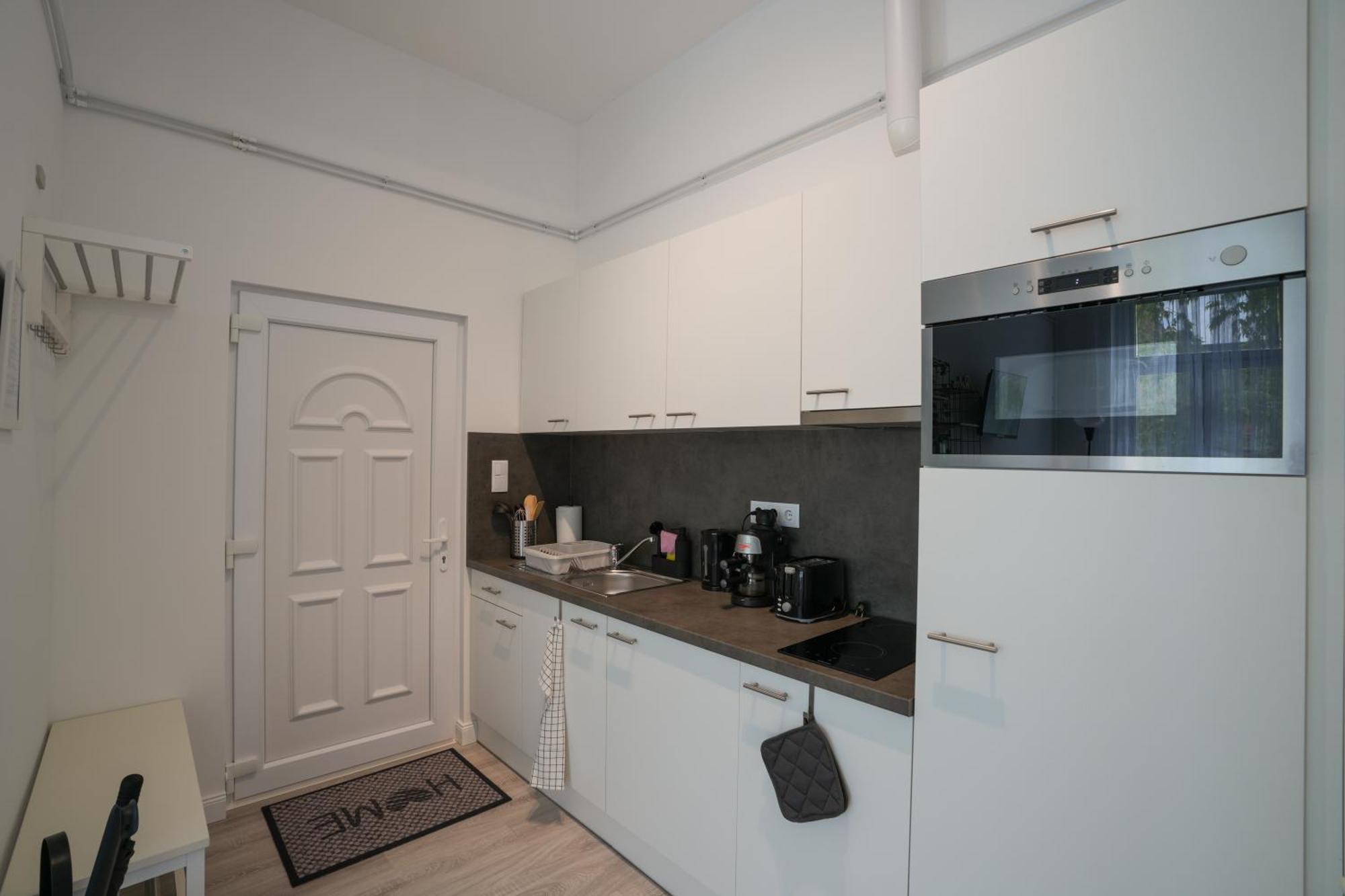 Apartamento A Lovley Newly Decorated Fully Equipped Walking Distance To The Park Where Will Find The World Famous Szechenyi Thermal Bath Spa, Museums , And The Capital Circus , Ac, Smart Tv, High Speed Internet