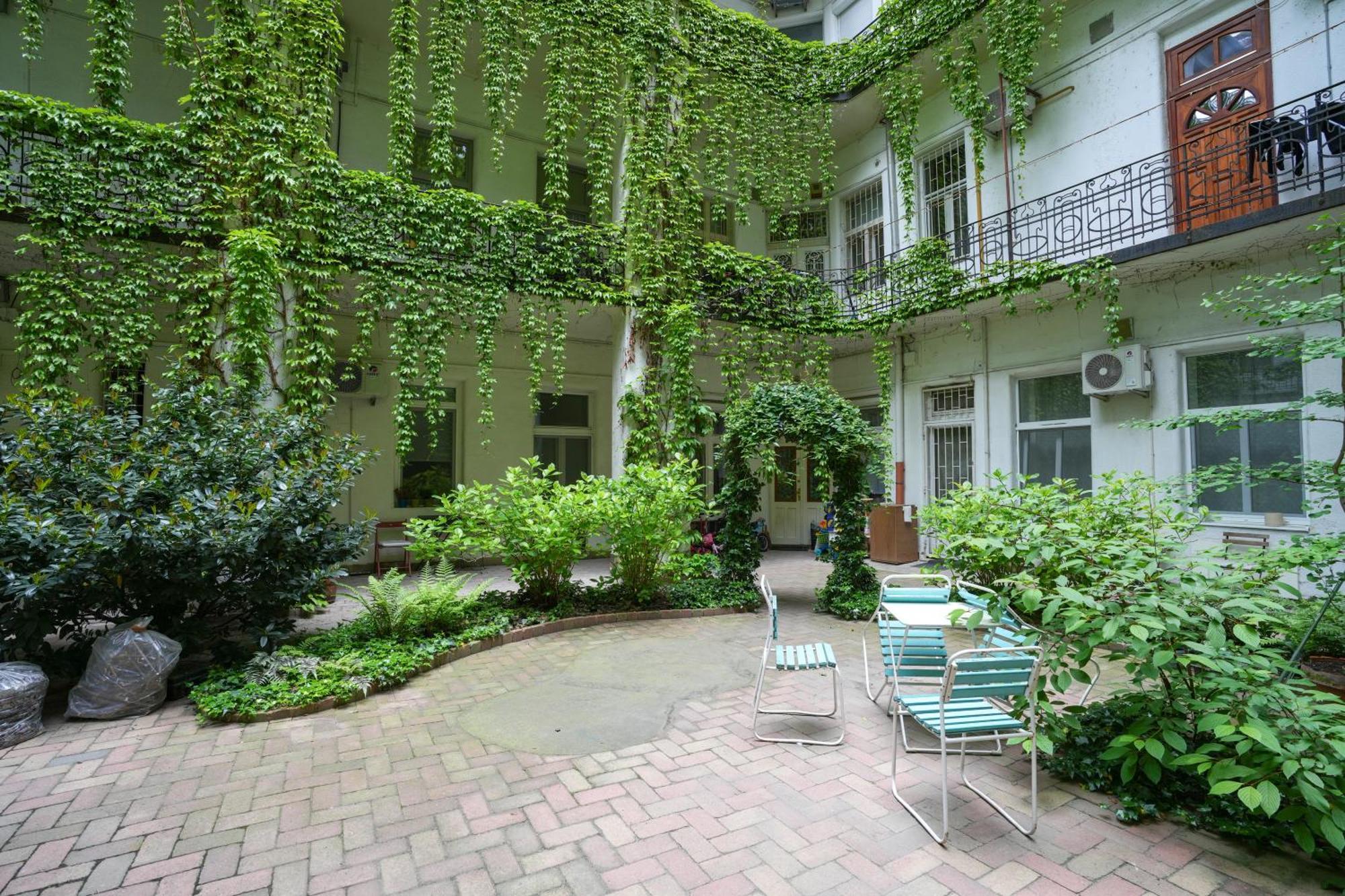 A Lovley Newly Decorated Fully Equipped Walking Distance To The Park Where Will Find The World Famous Szechenyi Thermal Bath Spa, Museums , And The Capital Circus , Ac, Smart Tv, High Speed Internet Apartamento *